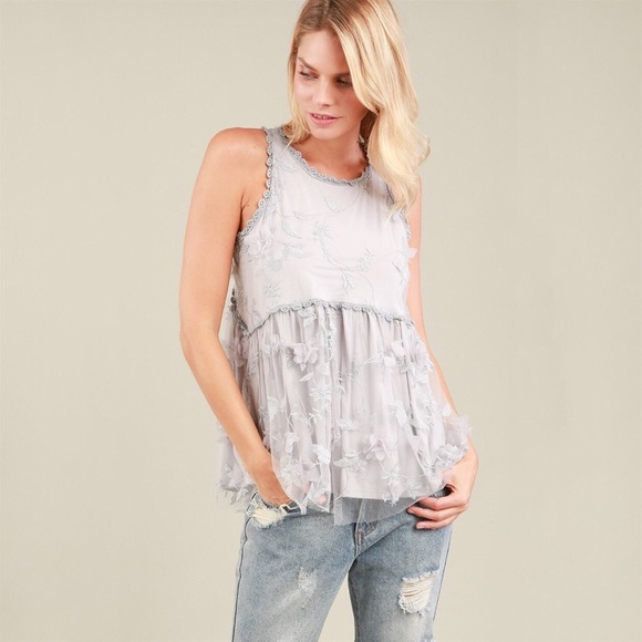 POL Tops - LAST ONE - LARGE Gray Sleeveles Top Flower Detail